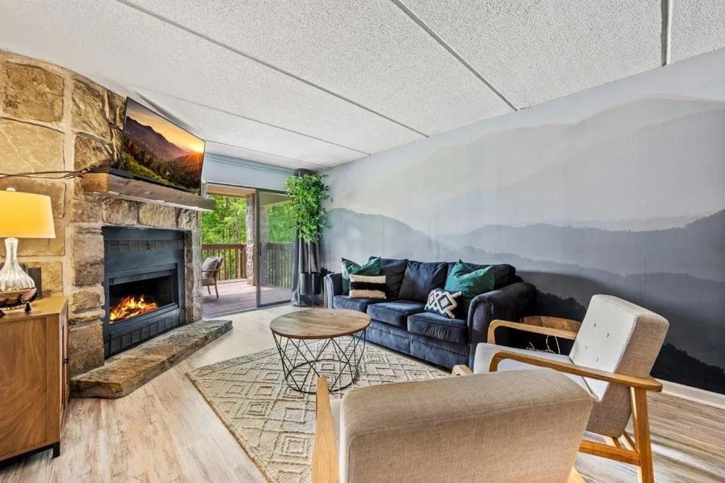 Views & Fireplace - Minutes To Gburg And Ober - Condo Гатлинбург Экстерьер фото