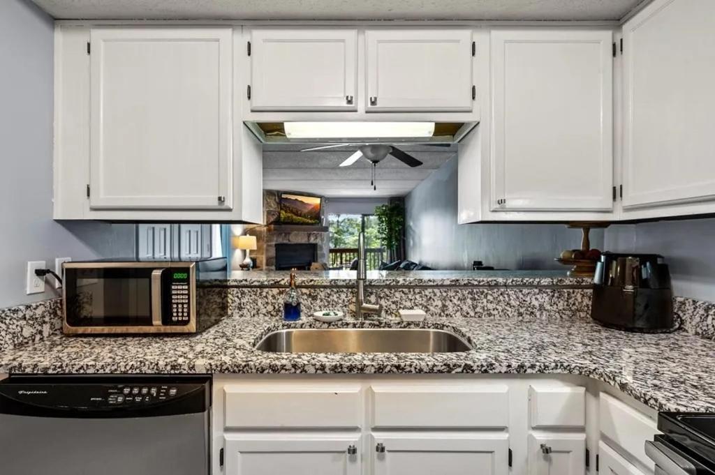 Views & Fireplace - Minutes To Gburg And Ober - Condo Гатлинбург Экстерьер фото